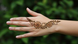 Backhand Bud String Mehndi