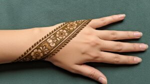 Diagonal Strip Lace Mehndi