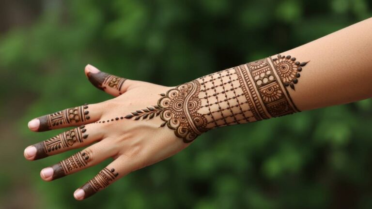 Intricate Chakra with Curves