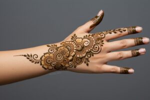 Curvy Vine Luxe Mehndi