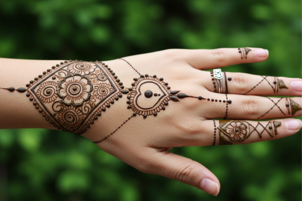 Linear Diamond Wrap Mehndi