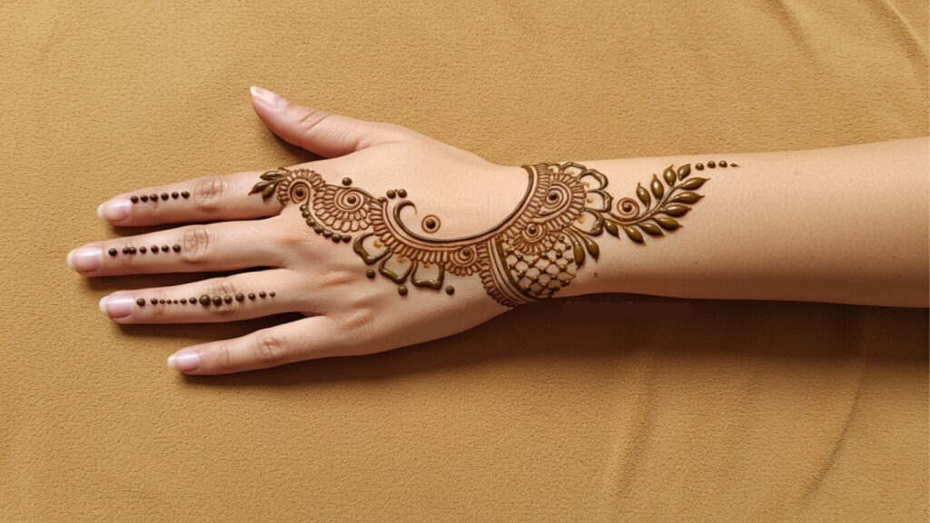 Half-Crescent Aura Mehndi
