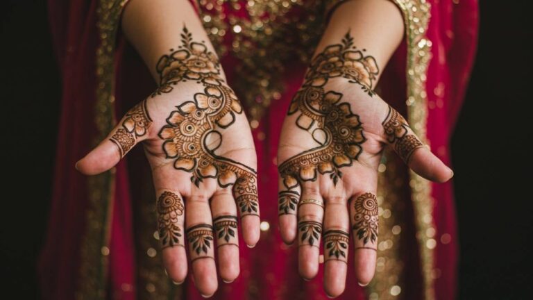 Elegant Mandala Palm Pattern