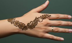 Curved Bloom Strip Mehndi