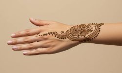 Diagonal Lace Trail Mehndi.Simple Design