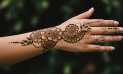 Glamorous Grid Work Mehndi